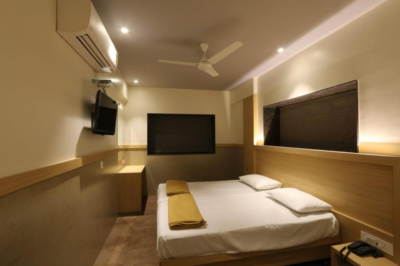 Avenue 10 Boutique Hotel Pune Esterno foto